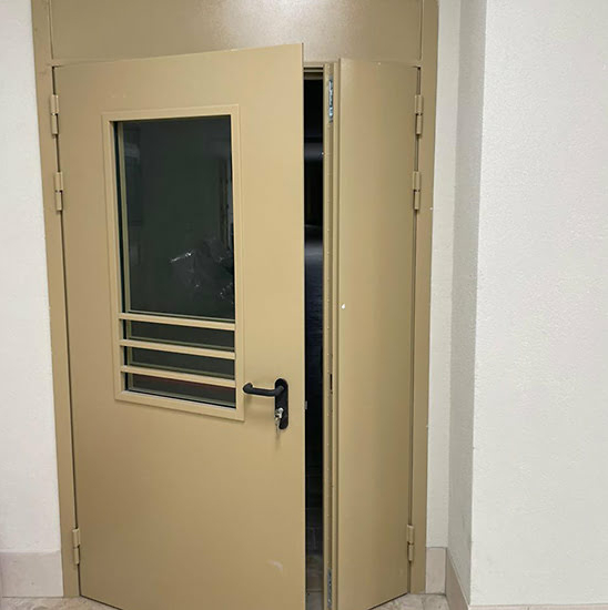 Противопожарная дверь EI-45 эвакуационная двупольная остекленная — фото 13